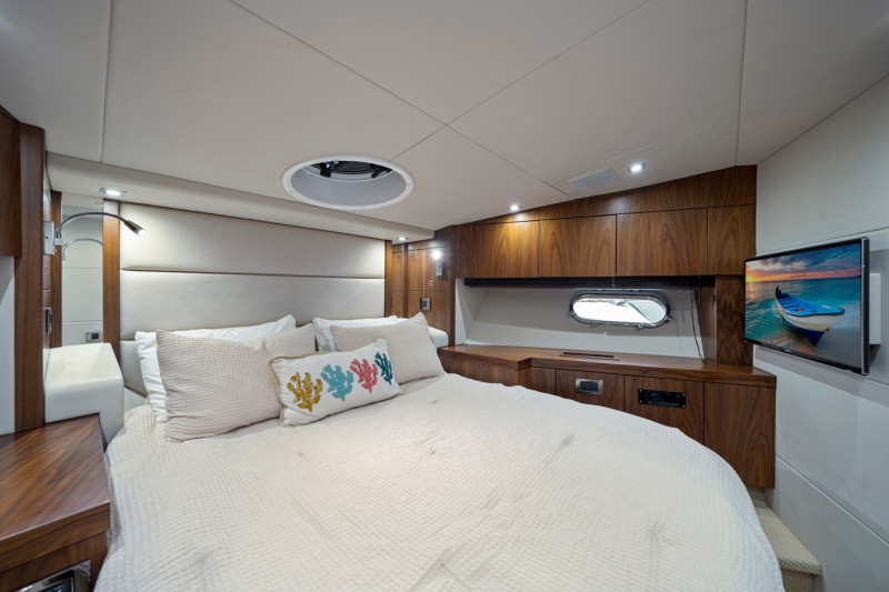 MANHATTAN 53 2013 60' 2" SUNSEEKER