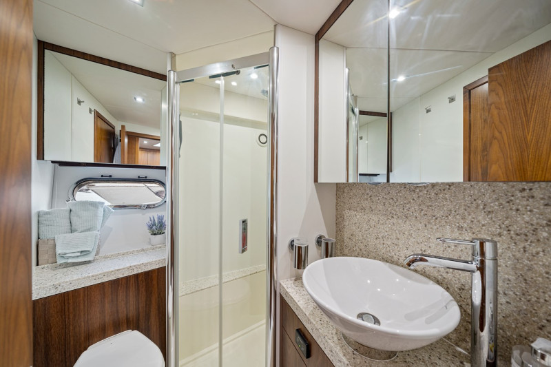 MANHATTAN 53 2013 60' 2" SUNSEEKER