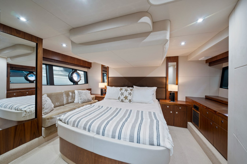 MANHATTAN 53 2013 60' 2" SUNSEEKER