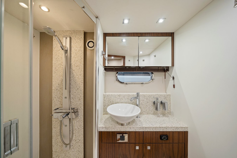 MANHATTAN 53 2013 60' 2" SUNSEEKER