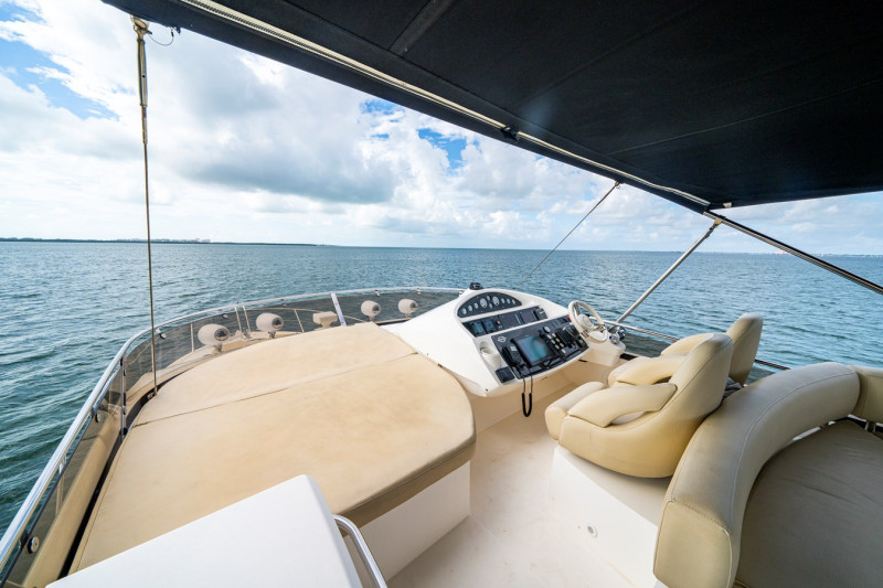 MANHATTAN 53 2013 60' 2" SUNSEEKER