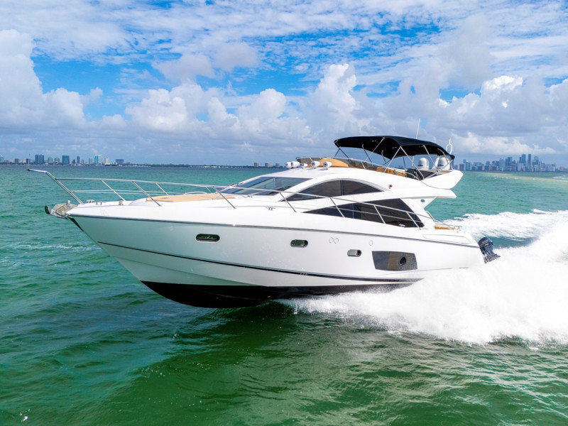 MANHATTAN 53 2013 60' 2" SUNSEEKER