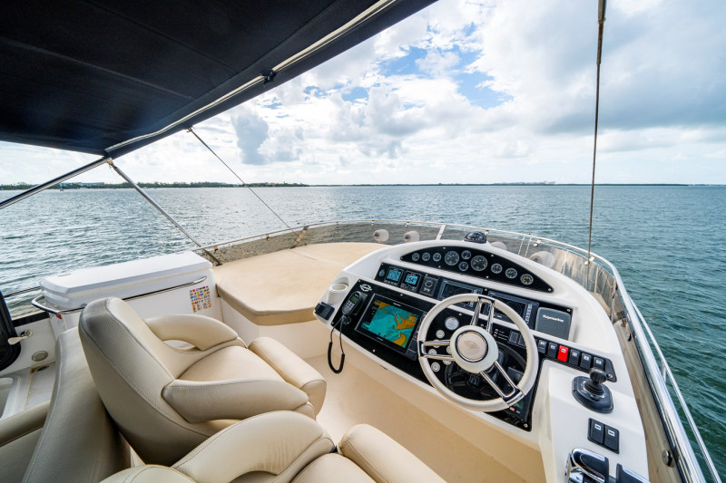 MANHATTAN 53 2013 60' 2" SUNSEEKER