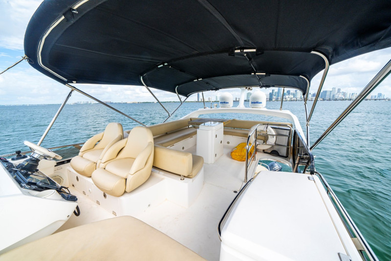 MANHATTAN 53 2013 60' 2" SUNSEEKER