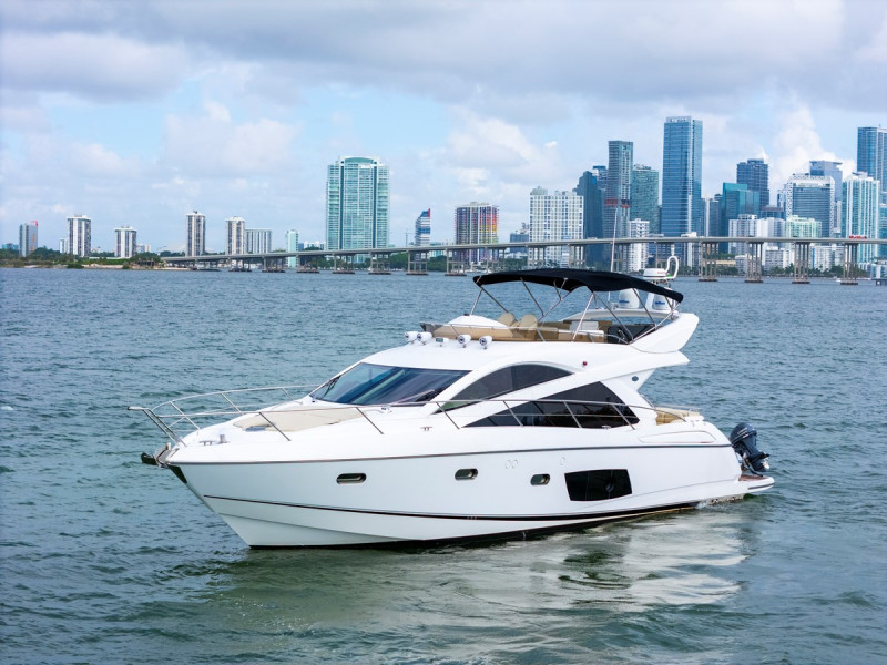 MANHATTAN 53 2013 60' 2" SUNSEEKER