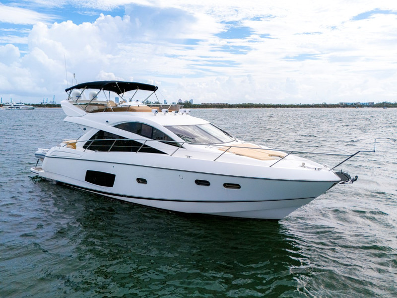 MANHATTAN 53 2013 60' 2" SUNSEEKER