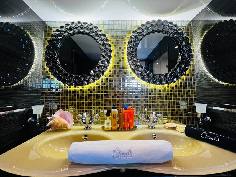 70 POWER  2013 70' 2" SUNREEF YACHTS