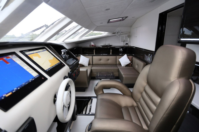 70 POWER  2013 70' 2" SUNREEF YACHTS