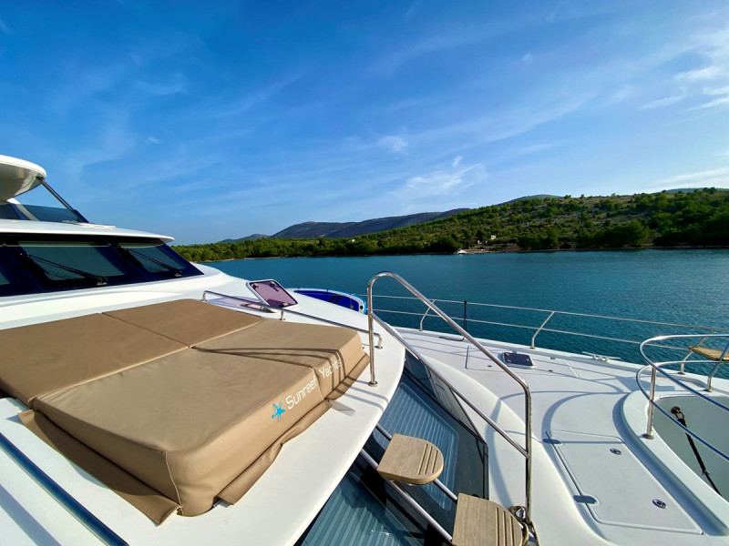 70 POWER  2013 70' 2" SUNREEF YACHTS