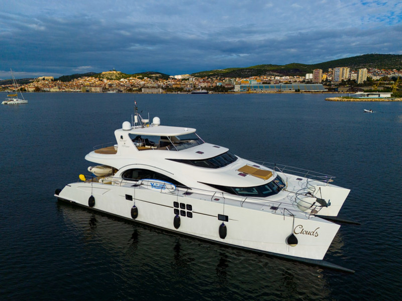 70 POWER  2013 70' 2" SUNREEF YACHTS