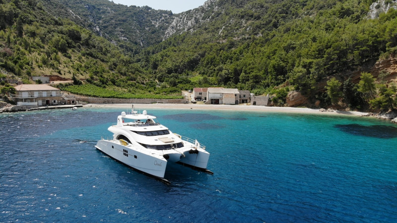 70 POWER  2013 70' 2" SUNREEF YACHTS