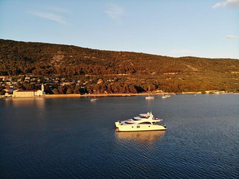 70 POWER  2013 70' 2" SUNREEF YACHTS