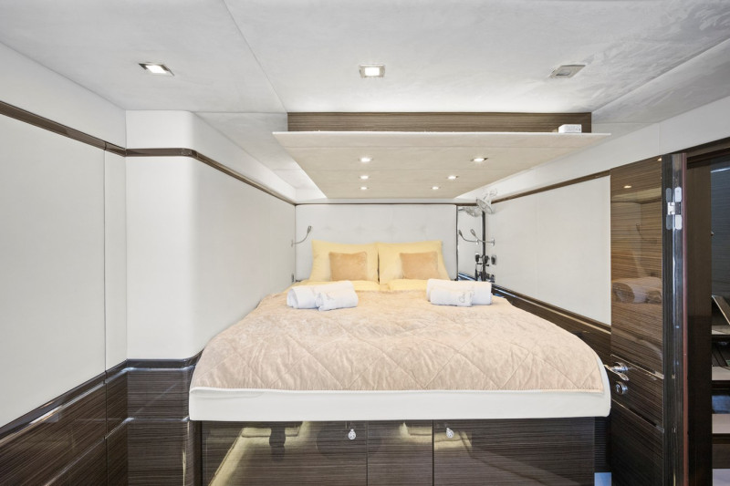 70 POWER  2013 70' 2" SUNREEF YACHTS