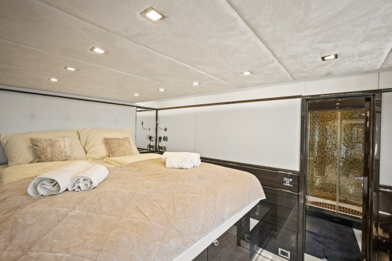 70 POWER  2013 70' 2" SUNREEF YACHTS