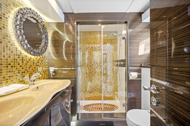 70 POWER  2013 70' 2" SUNREEF YACHTS