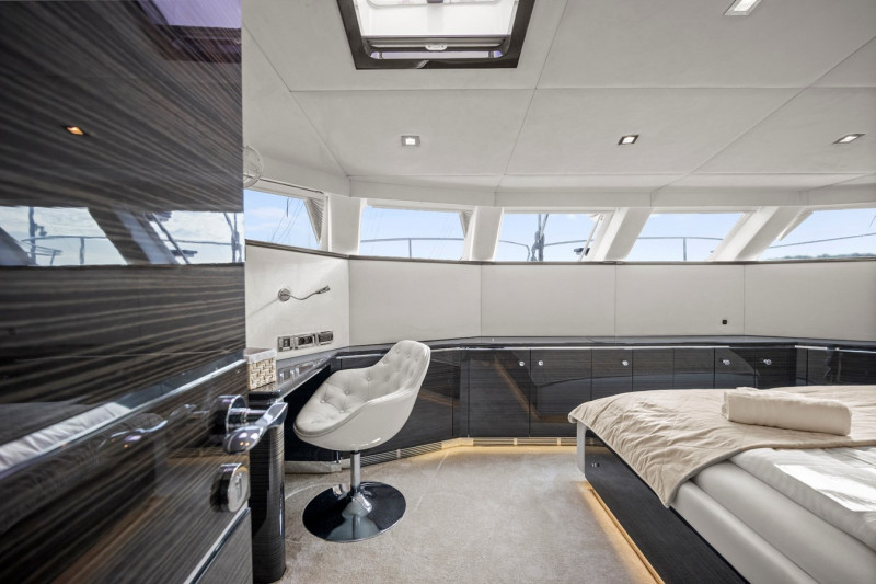 70 POWER  2013 70' 2" SUNREEF YACHTS