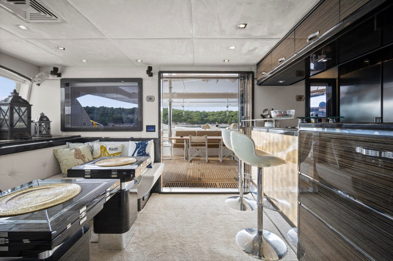 70 POWER  2013 70' 2" SUNREEF YACHTS