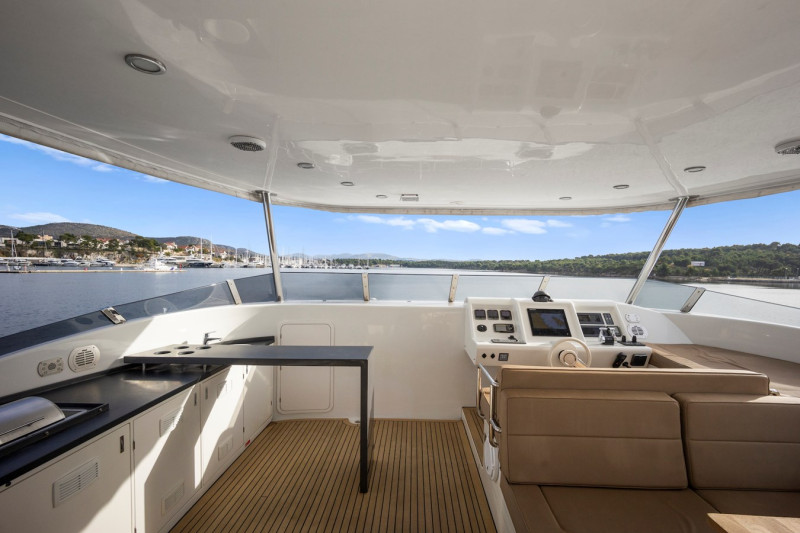 70 POWER  2013 70' 2" SUNREEF YACHTS