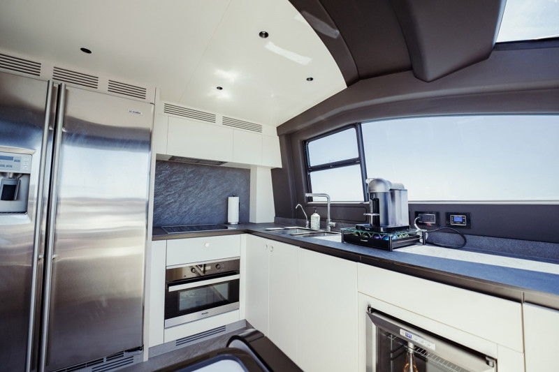 78 FLYBRIDGE 2020 78' 0" AZIMUT YACHTS