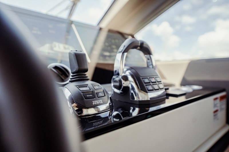 78 FLYBRIDGE 2020 78' 0" AZIMUT YACHTS