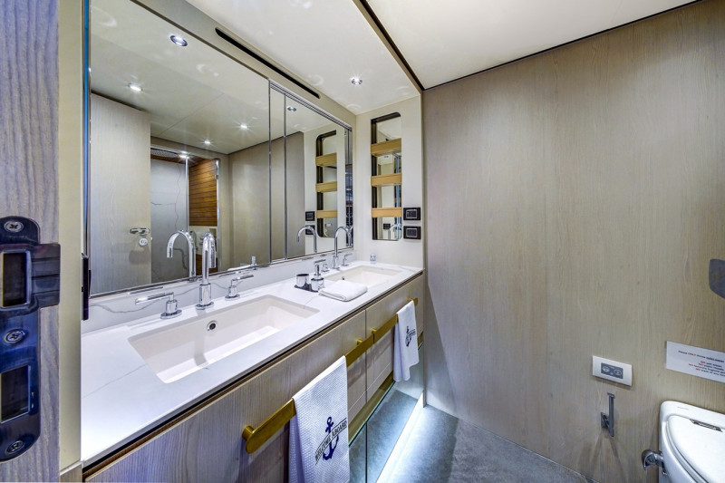 78 FLYBRIDGE 2020 78' 0" AZIMUT YACHTS