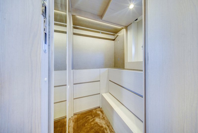 78 FLYBRIDGE 2020 78' 0" AZIMUT YACHTS