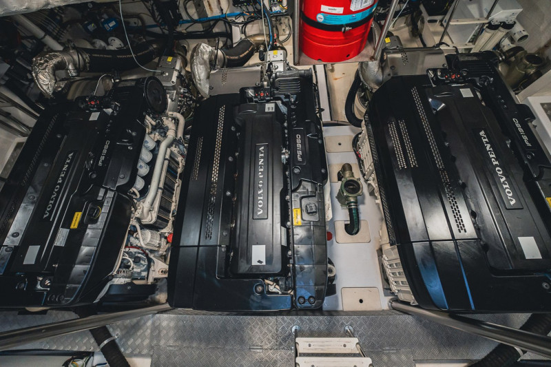 78 FLYBRIDGE 2020 78' 0" AZIMUT YACHTS