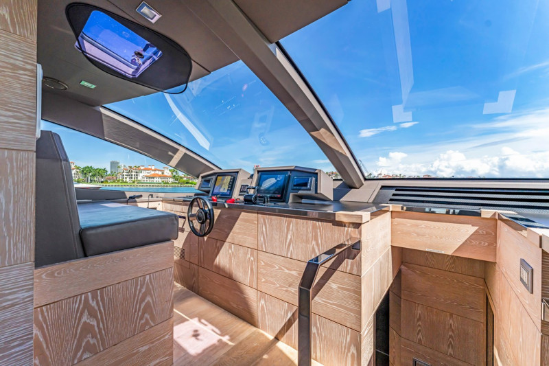 80 GLX 2016 81' 4" ASTONDOA