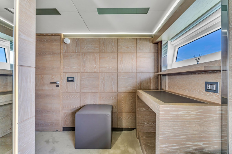 80 GLX 2016 81' 4" ASTONDOA