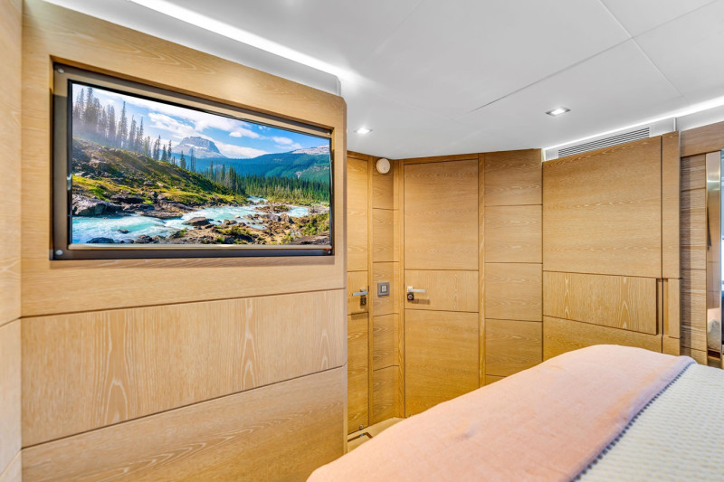 80 GLX 2016 81' 4" ASTONDOA