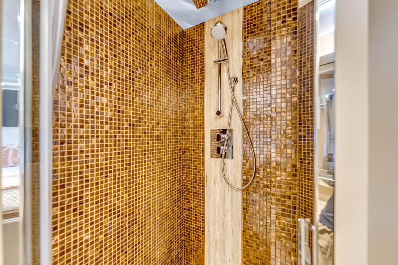 80 GLX 2016 81' 4" ASTONDOA