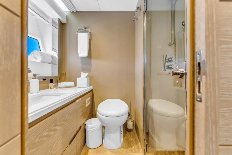 80 GLX 2016 81' 4" ASTONDOA