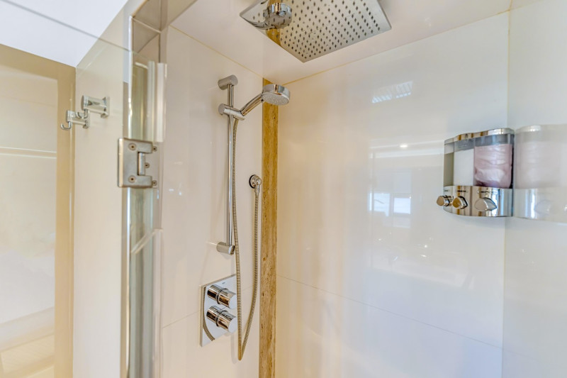 80 GLX 2016 81' 4" ASTONDOA