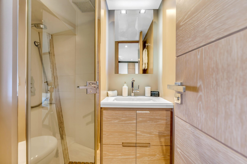 80 GLX 2016 81' 4" ASTONDOA