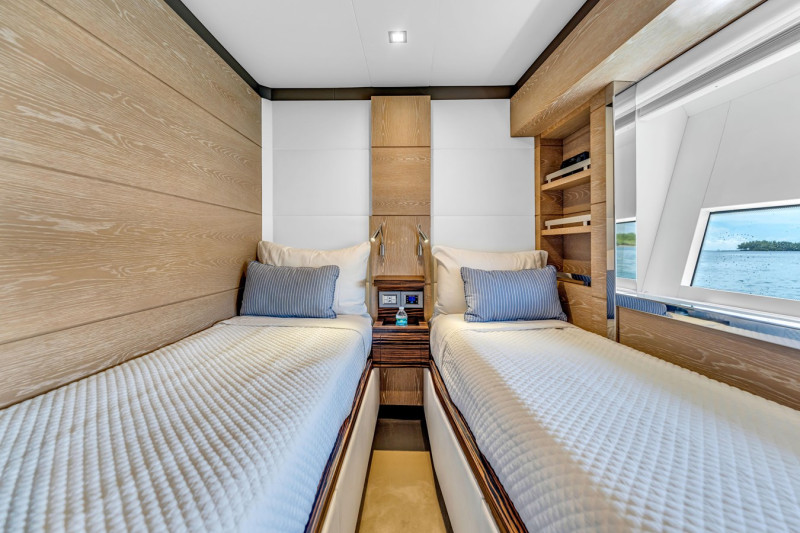 80 GLX 2016 81' 4" ASTONDOA