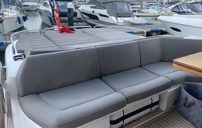 PREDATOR 57 2016 59' 1" SUNSEEKER
