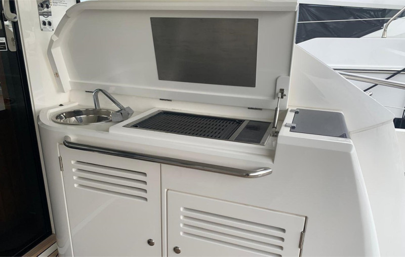 PREDATOR 57 2016 59' 1" SUNSEEKER