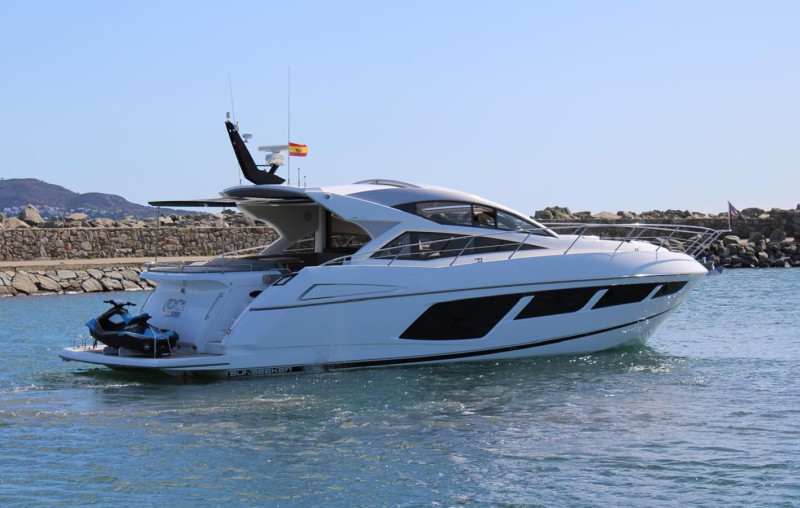PREDATOR 57 2016 59' 1" SUNSEEKER