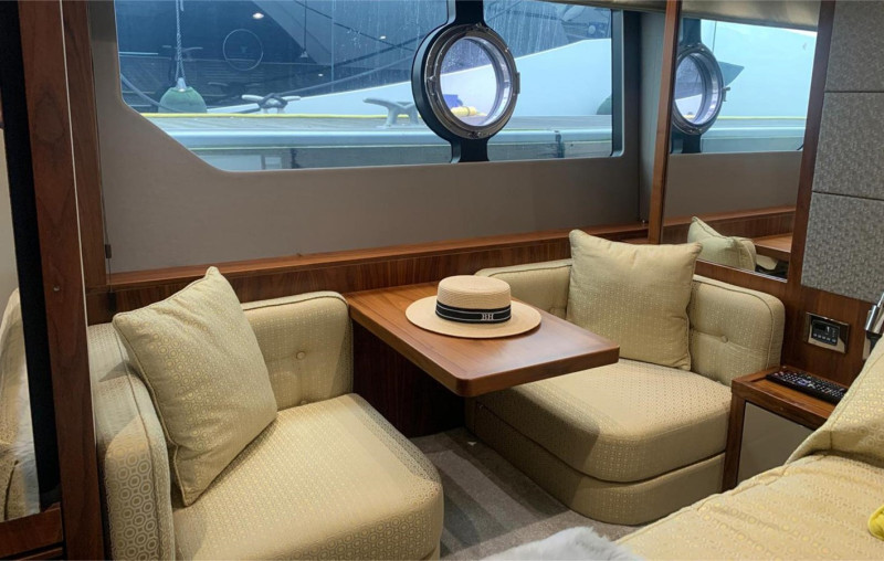 PREDATOR 57 2016 59' 1" SUNSEEKER