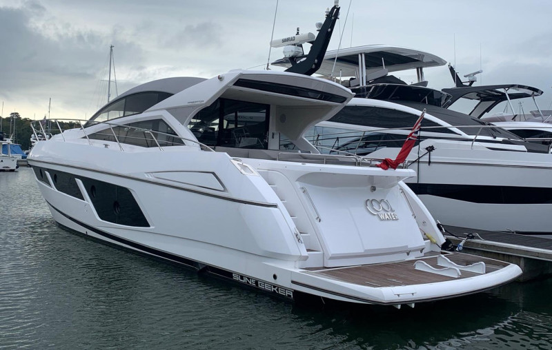 PREDATOR 57 2016 59' 1" SUNSEEKER