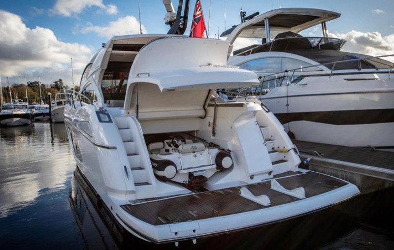 PREDATOR 57 2016 59' 1" SUNSEEKER