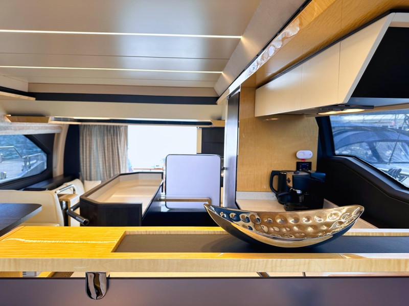 66 FLY 2018 68' 6" AZIMUT YACHTS