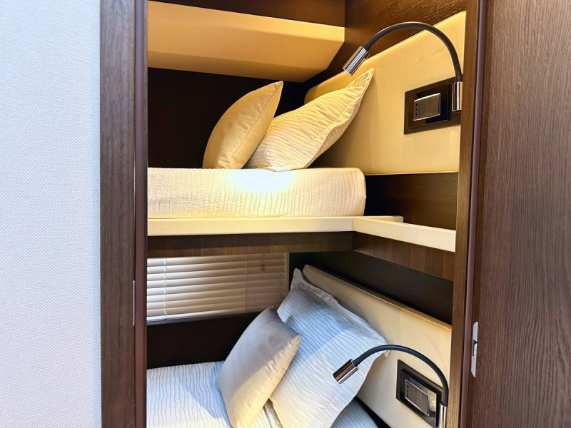 66 FLY 2018 68' 6" AZIMUT YACHTS