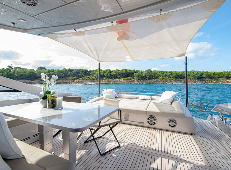 9X 2021 92' 2" PERSHING