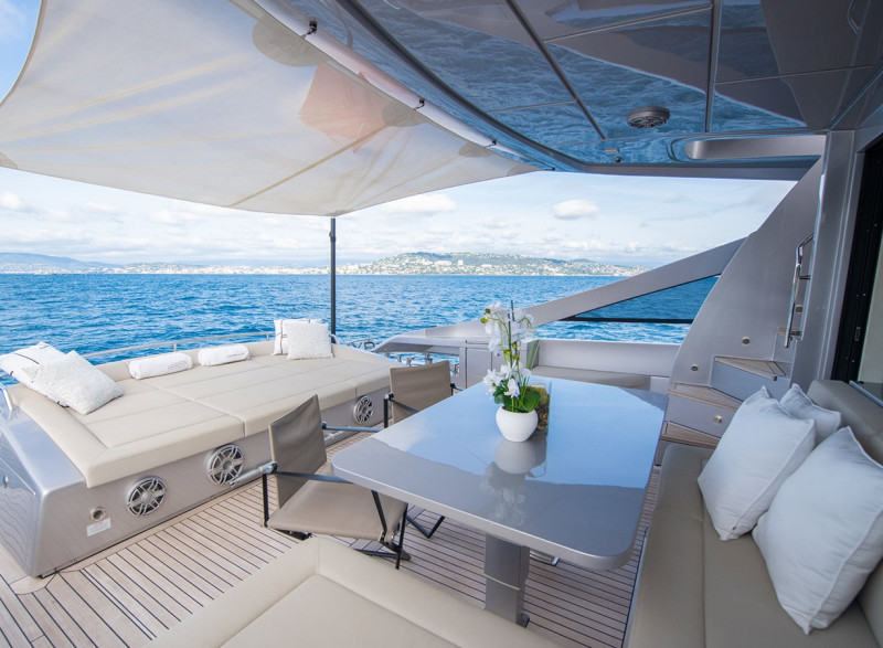 9X 2021 92' 2" PERSHING