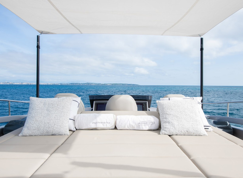 9X 2021 92' 2" PERSHING