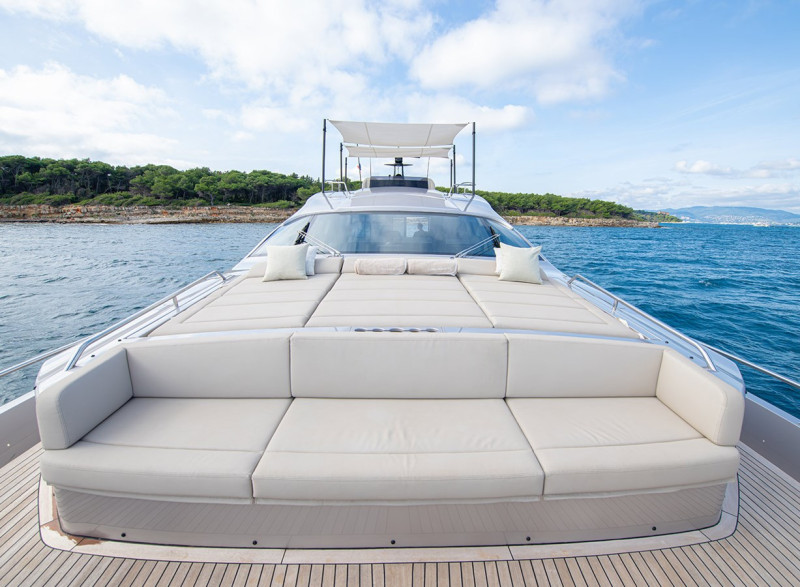 9X 2021 92' 2" PERSHING