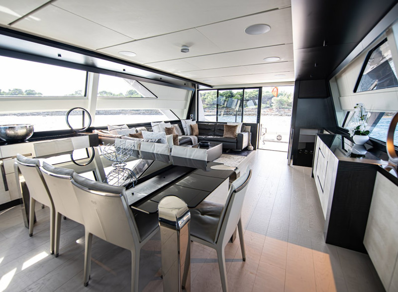 9X 2021 92' 2" PERSHING