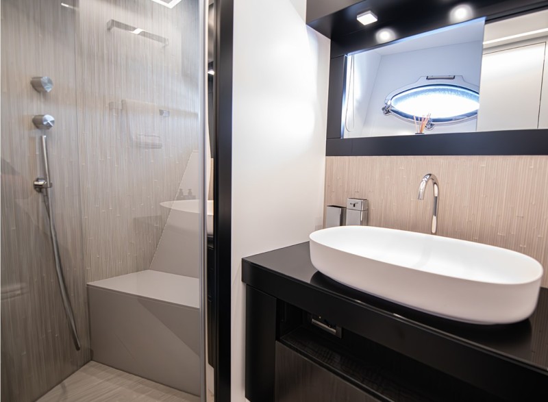 9X 2021 92' 2" PERSHING