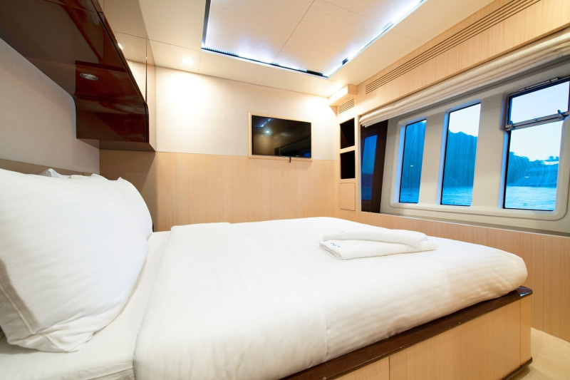 84 2016 84' 4" AZIMUT YACHTS